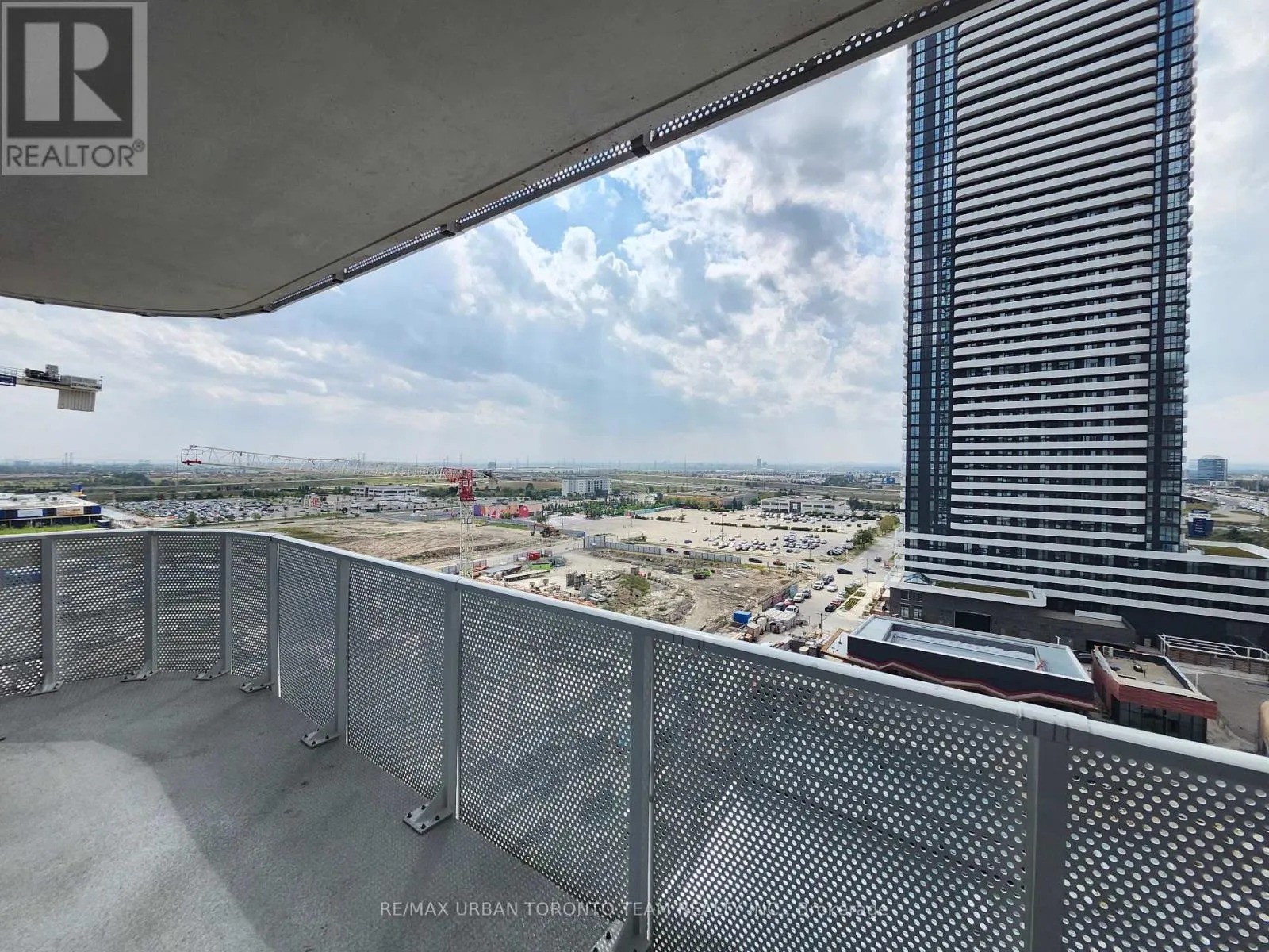1215 - 28 INTERCHANGE WAY