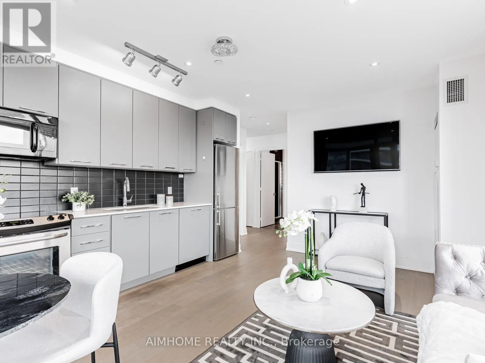 1202 - 9471 YONGE STREET
