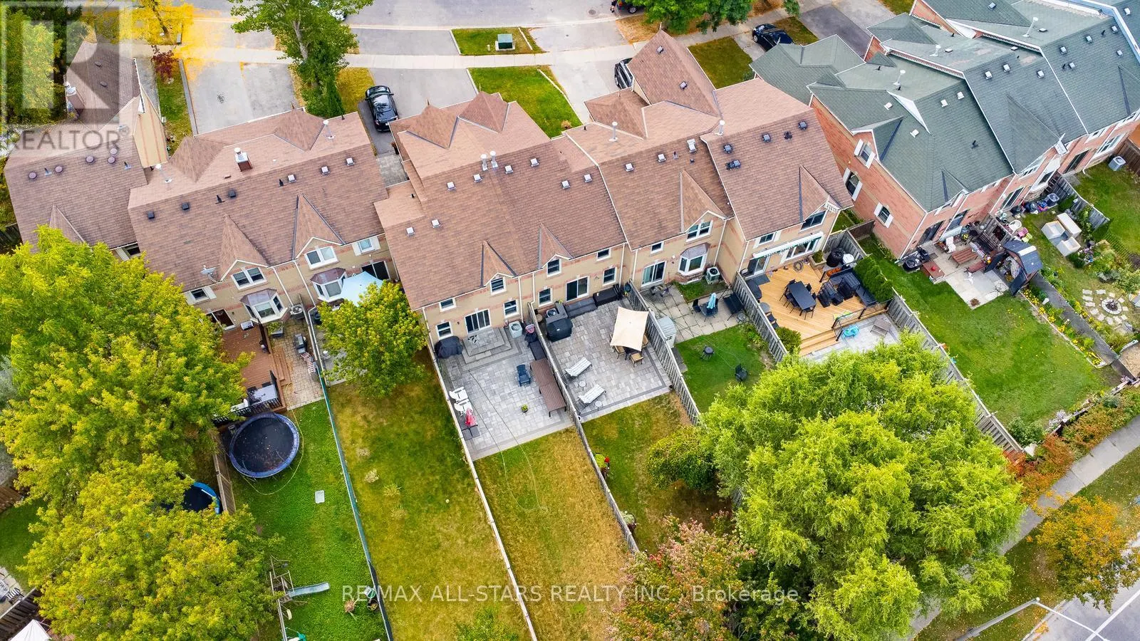 9 STEEPLEVIEW CRESCENT