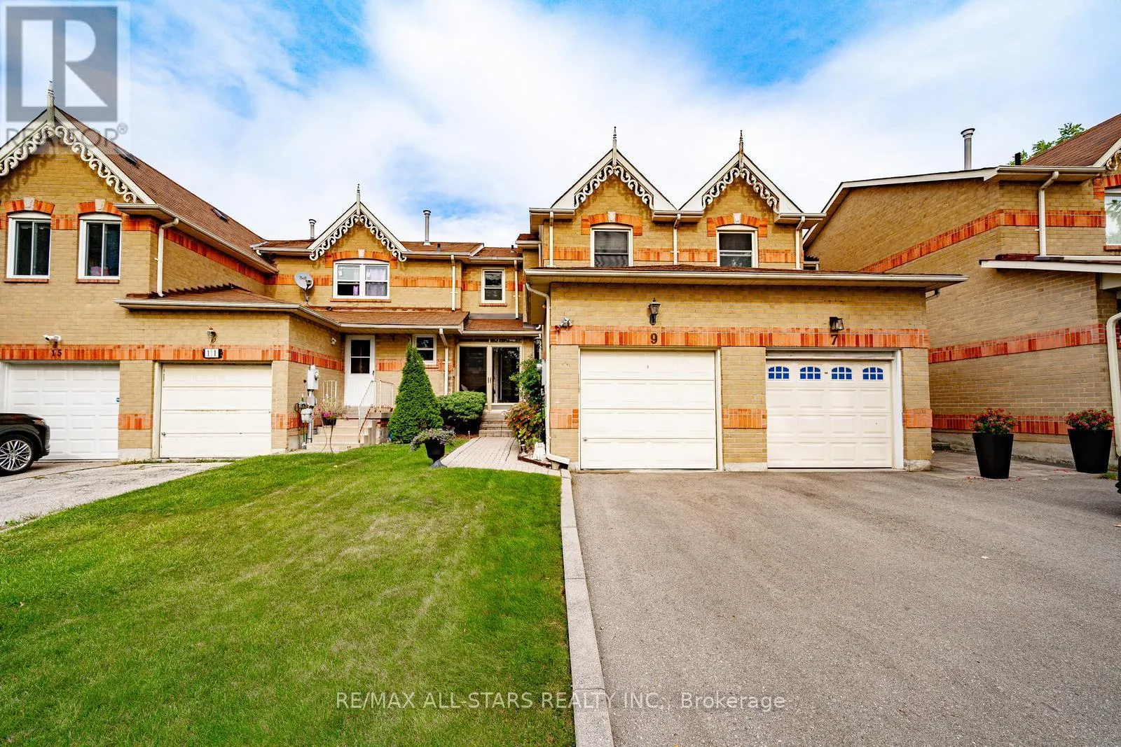 9 STEEPLEVIEW CRESCENT