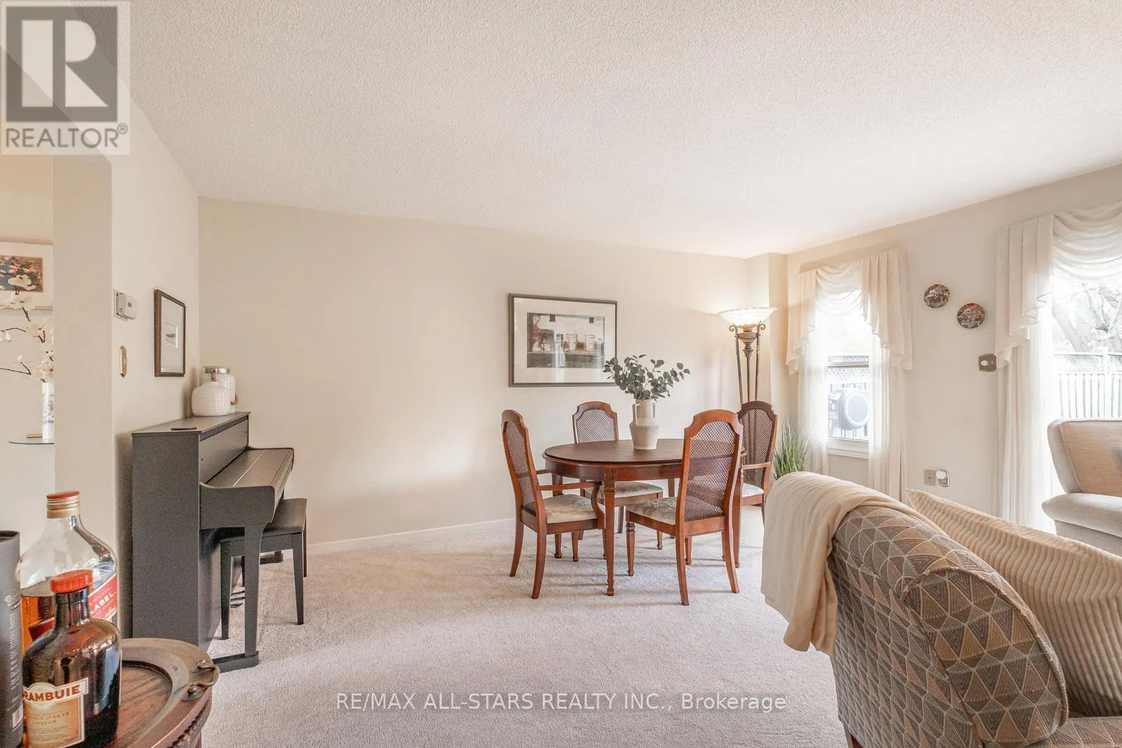 9 STEEPLEVIEW CRESCENT