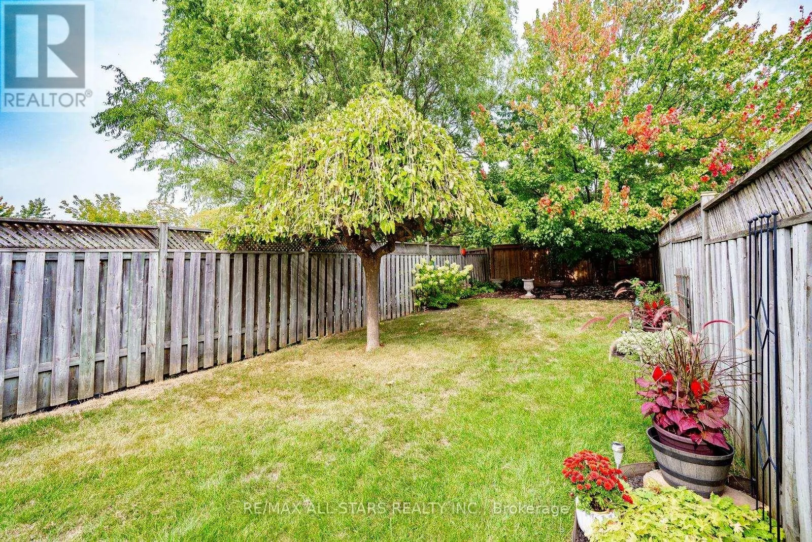 9 STEEPLEVIEW CRESCENT