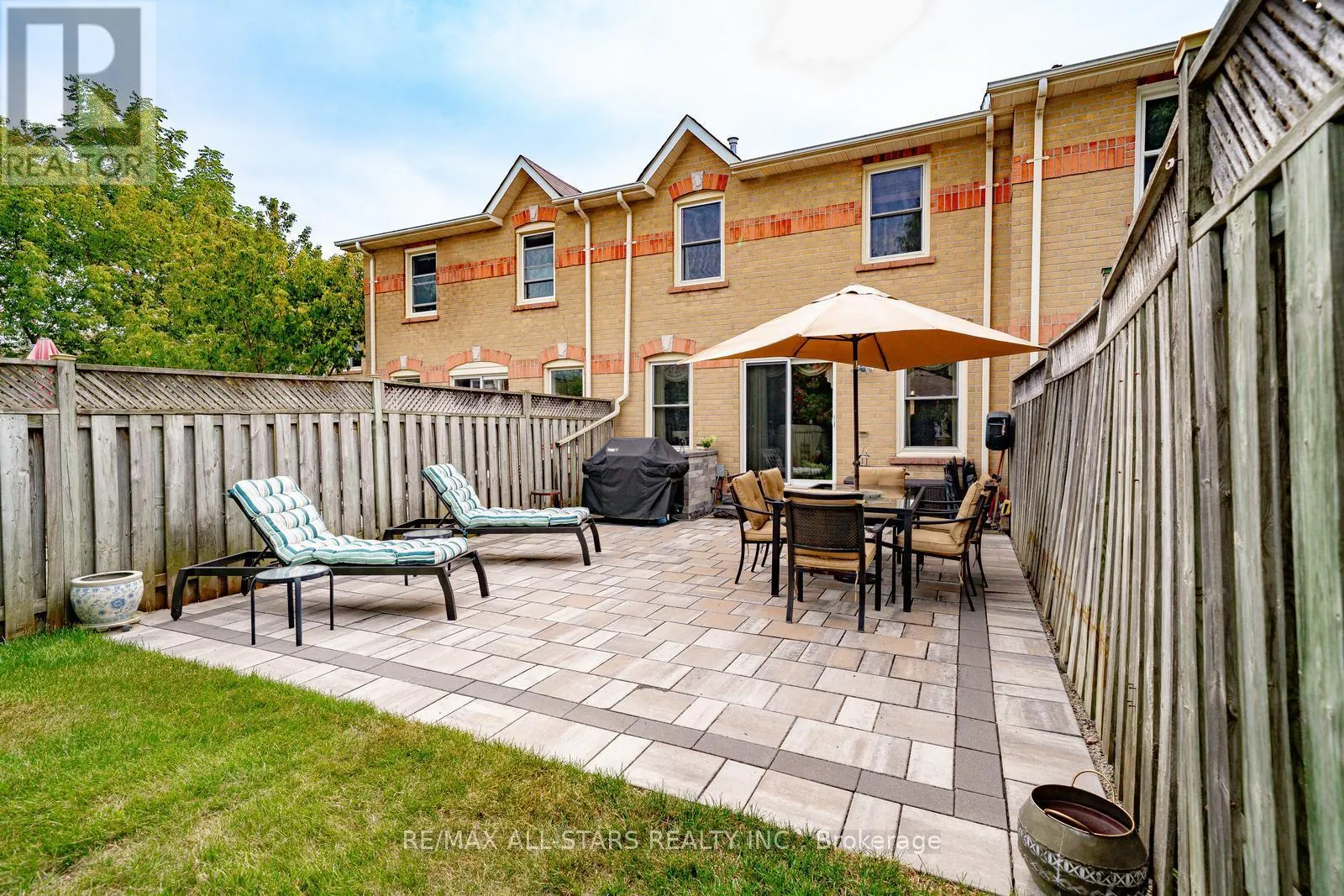 9 STEEPLEVIEW CRESCENT