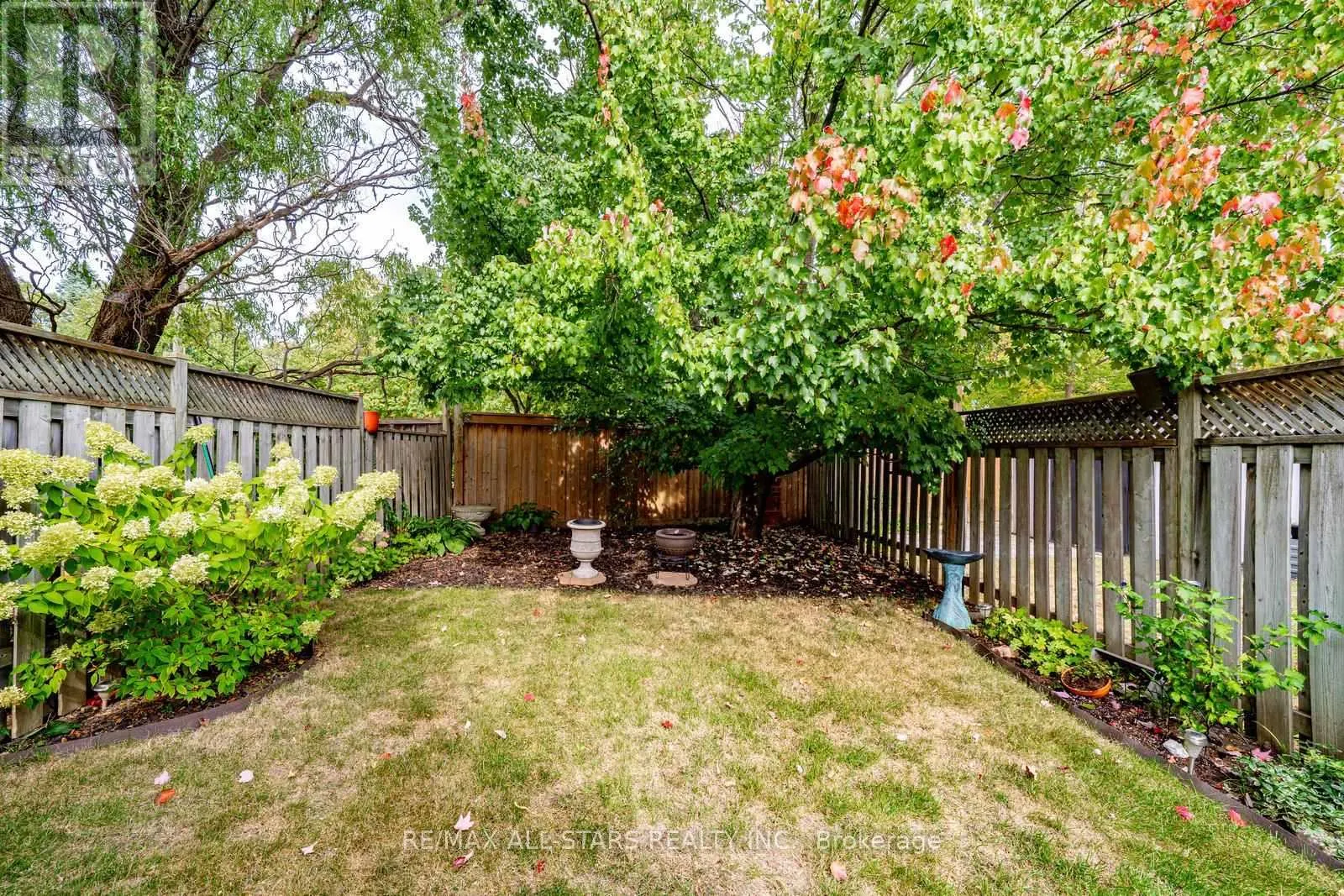 9 STEEPLEVIEW CRESCENT
