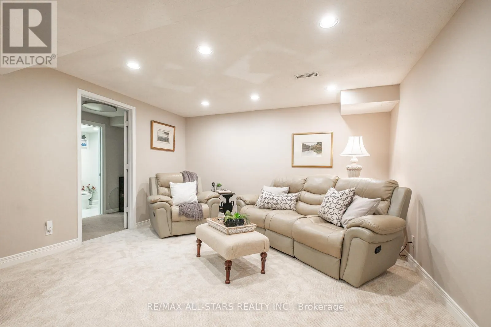 9 STEEPLEVIEW CRESCENT