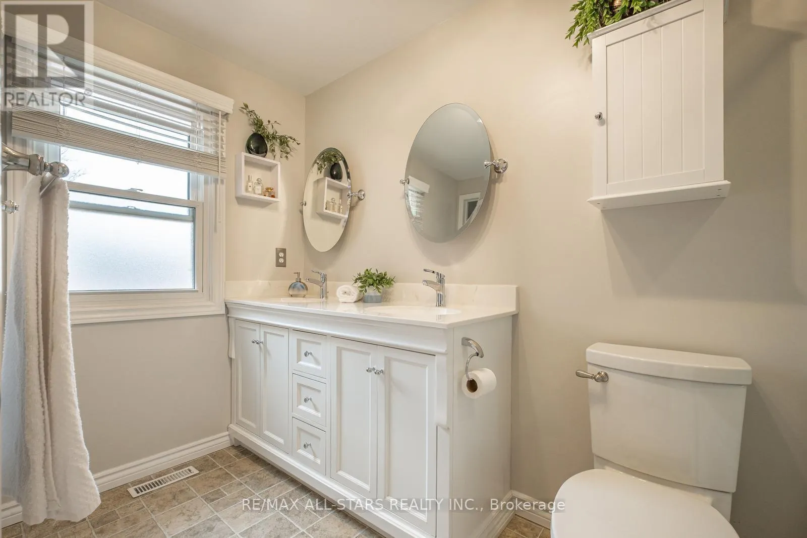 9 STEEPLEVIEW CRESCENT