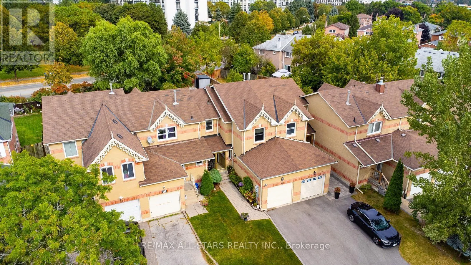 9 STEEPLEVIEW CRESCENT