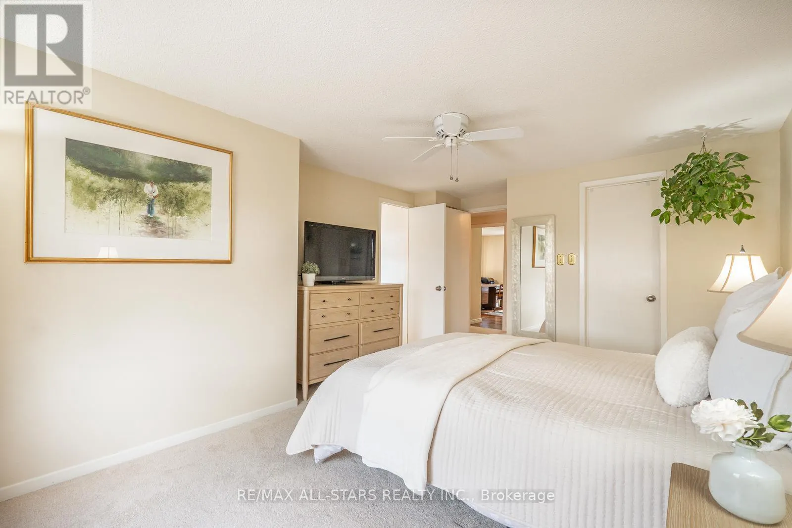 9 STEEPLEVIEW CRESCENT