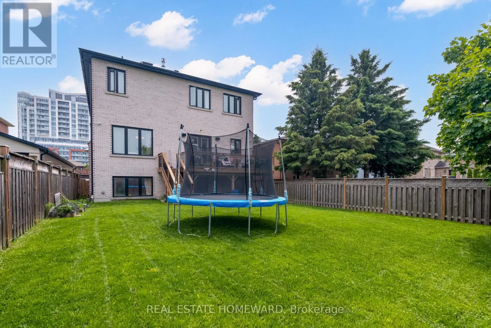 6 MACKAY DRIVE