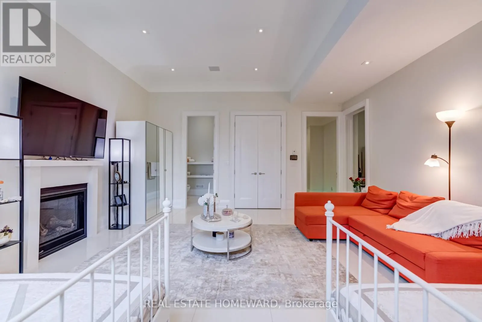 6 MACKAY DRIVE