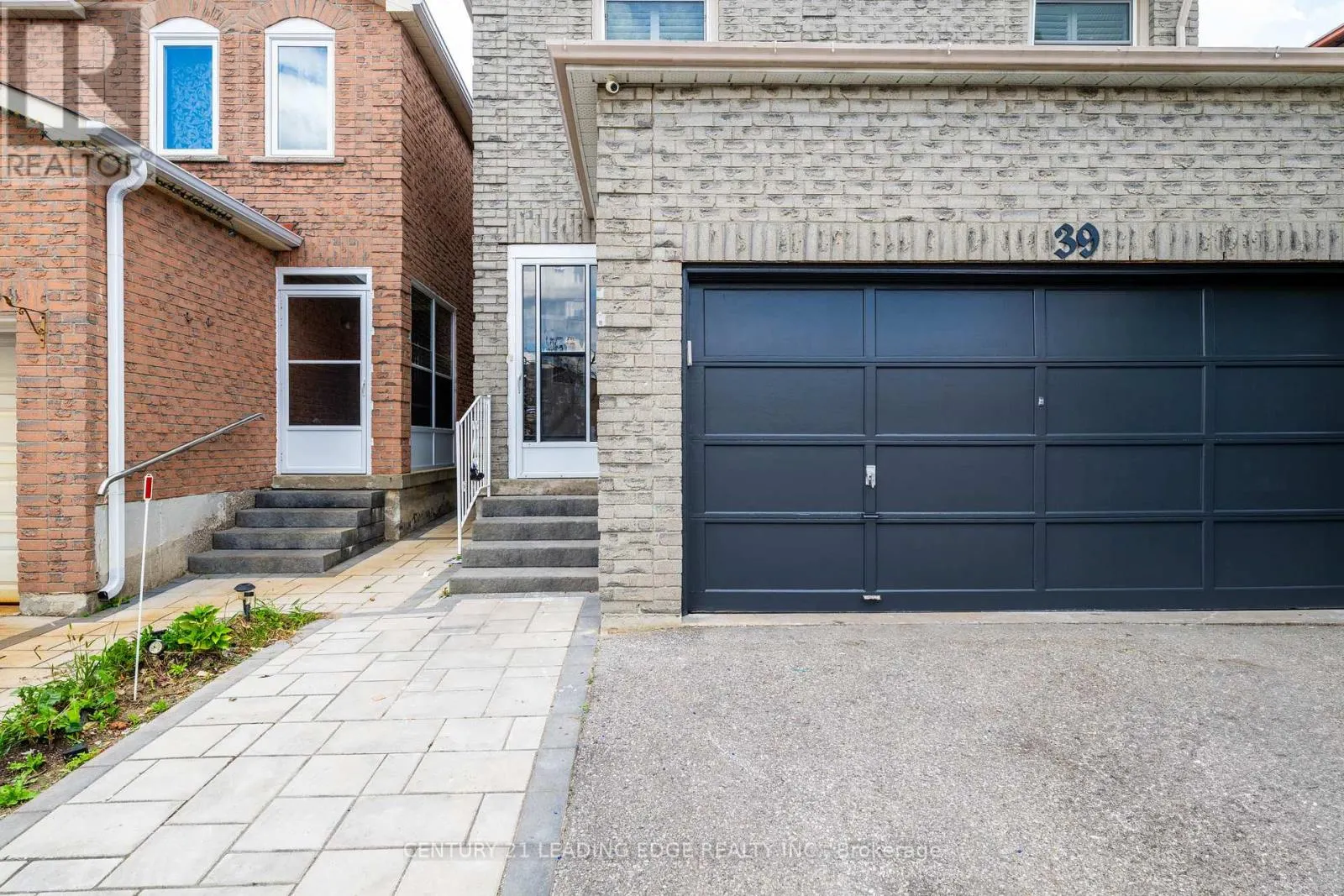 39 LAVRON COURT