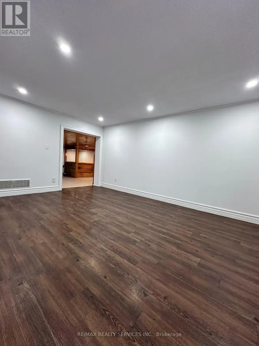 5 HAMMOND CRESCENT
