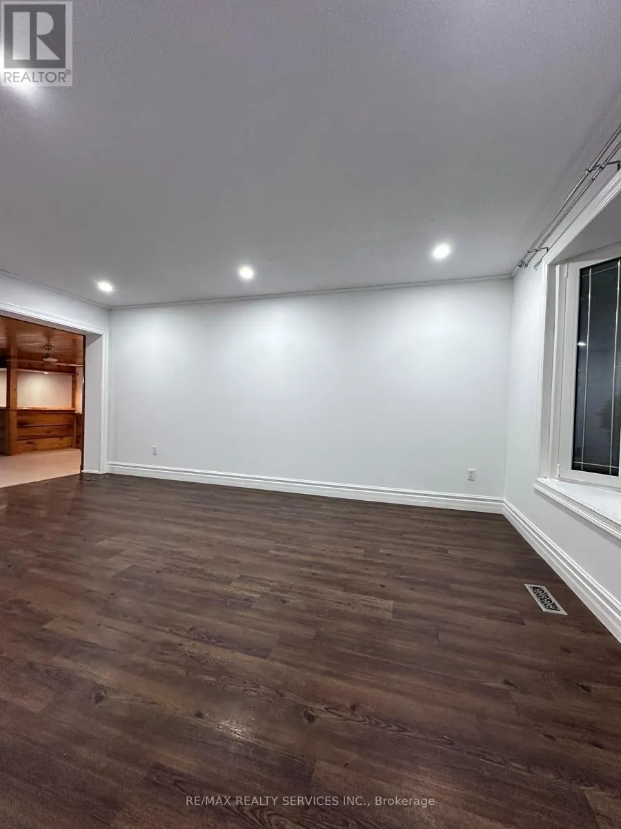 5 HAMMOND CRESCENT
