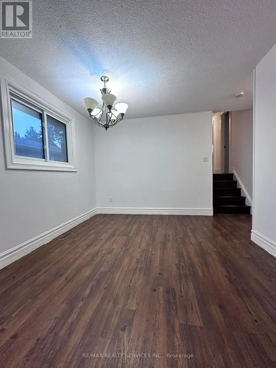 5 HAMMOND CRESCENT