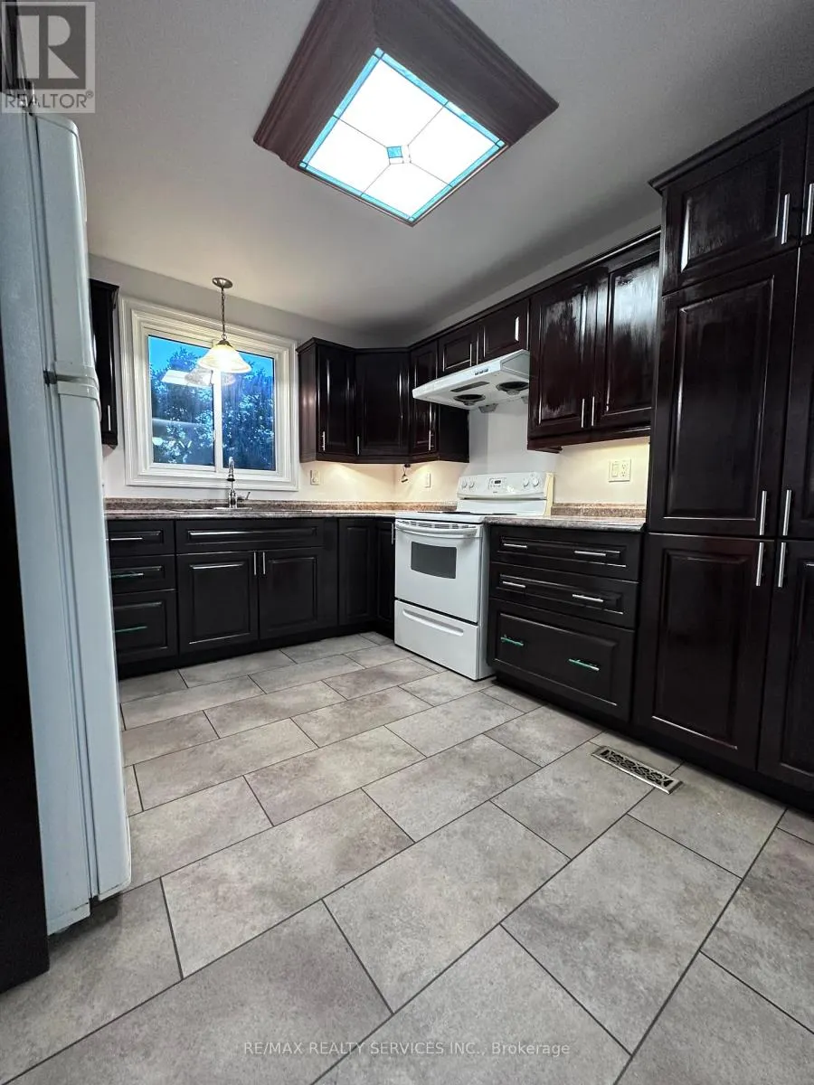 5 HAMMOND CRESCENT