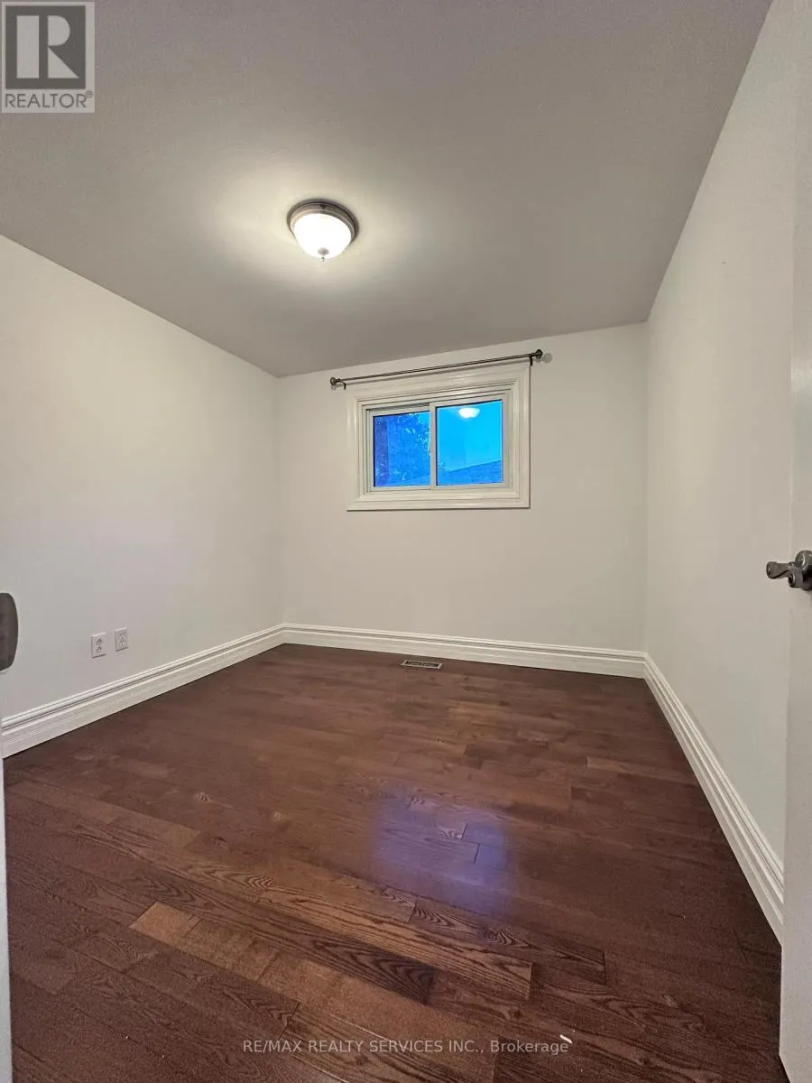 5 HAMMOND CRESCENT