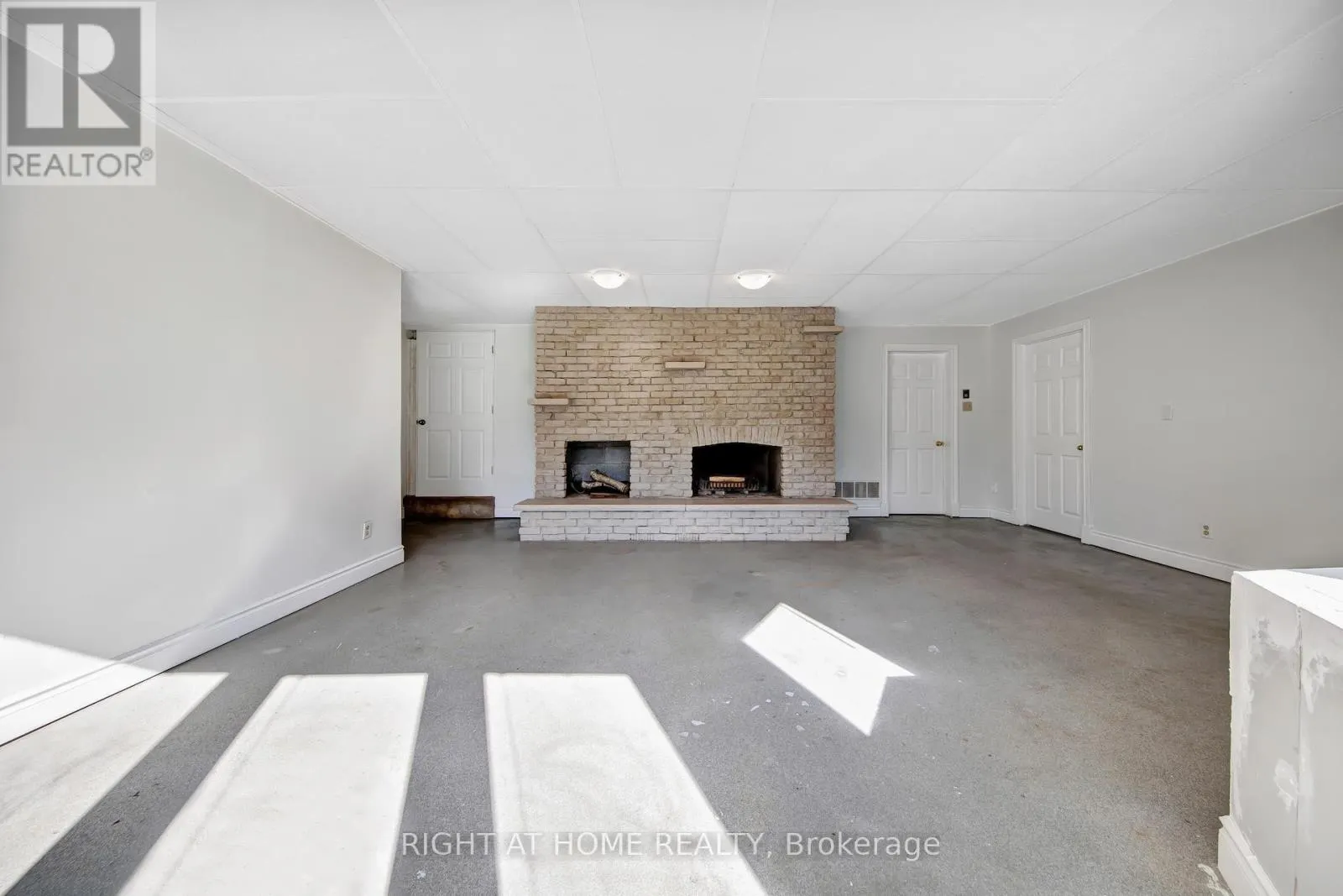 1905 LOCKHART ROAD