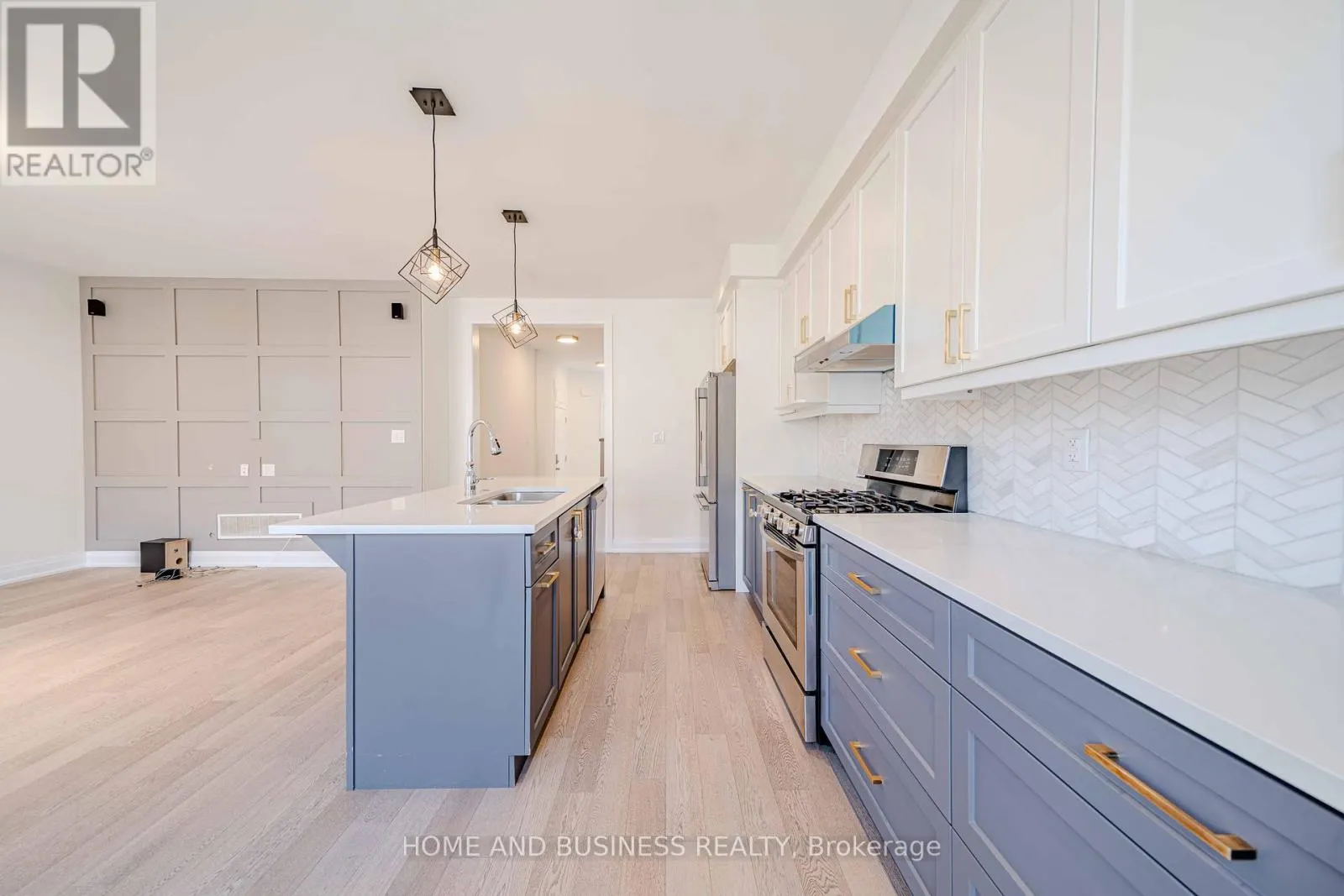 24 CASELY AVENUE