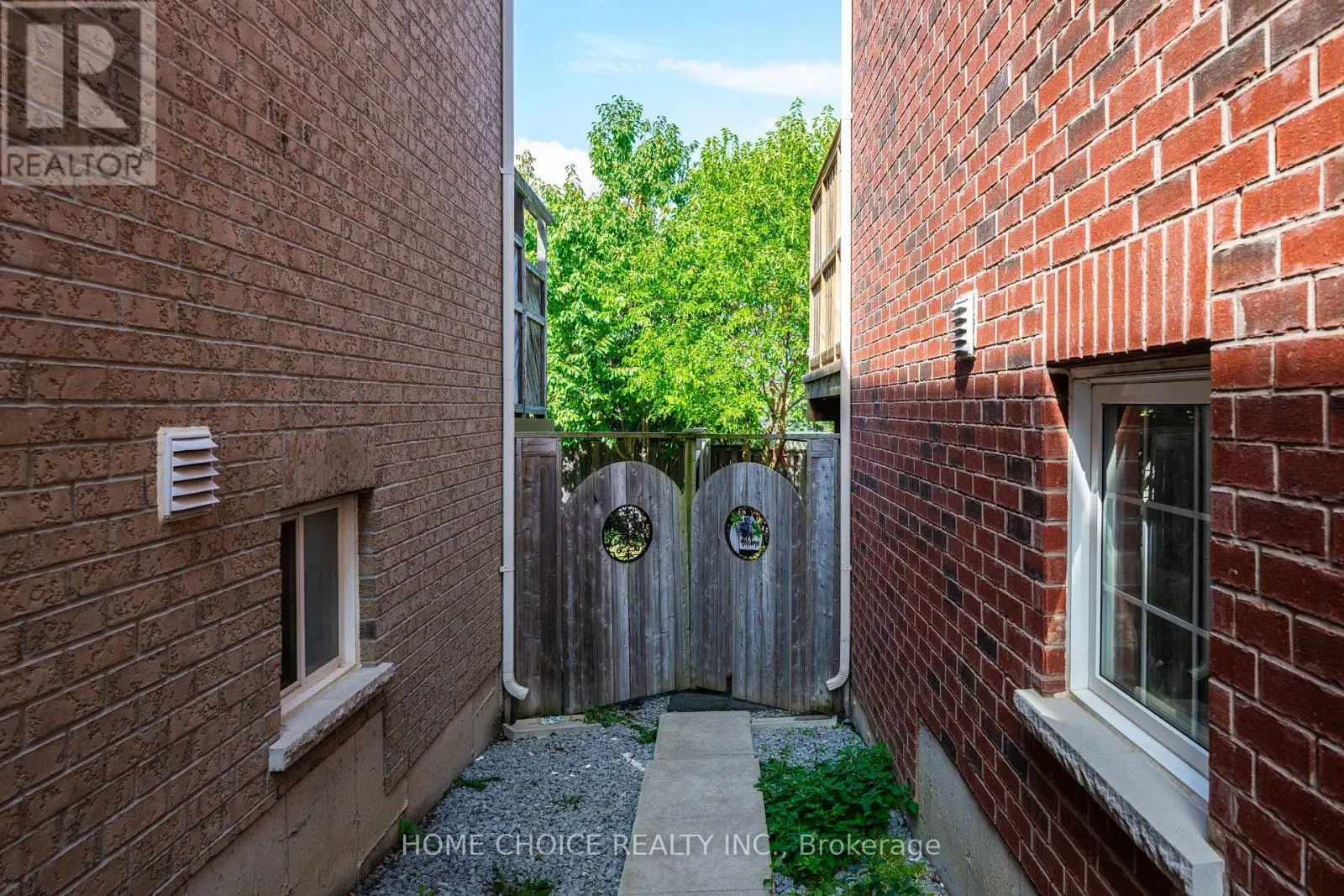328 RITA'S AVENUE N