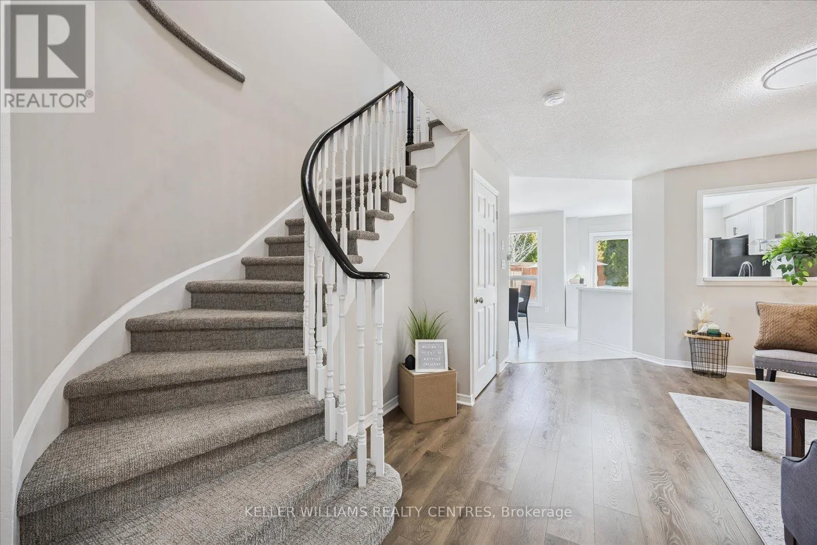 697 WALPOLE CRESCENT