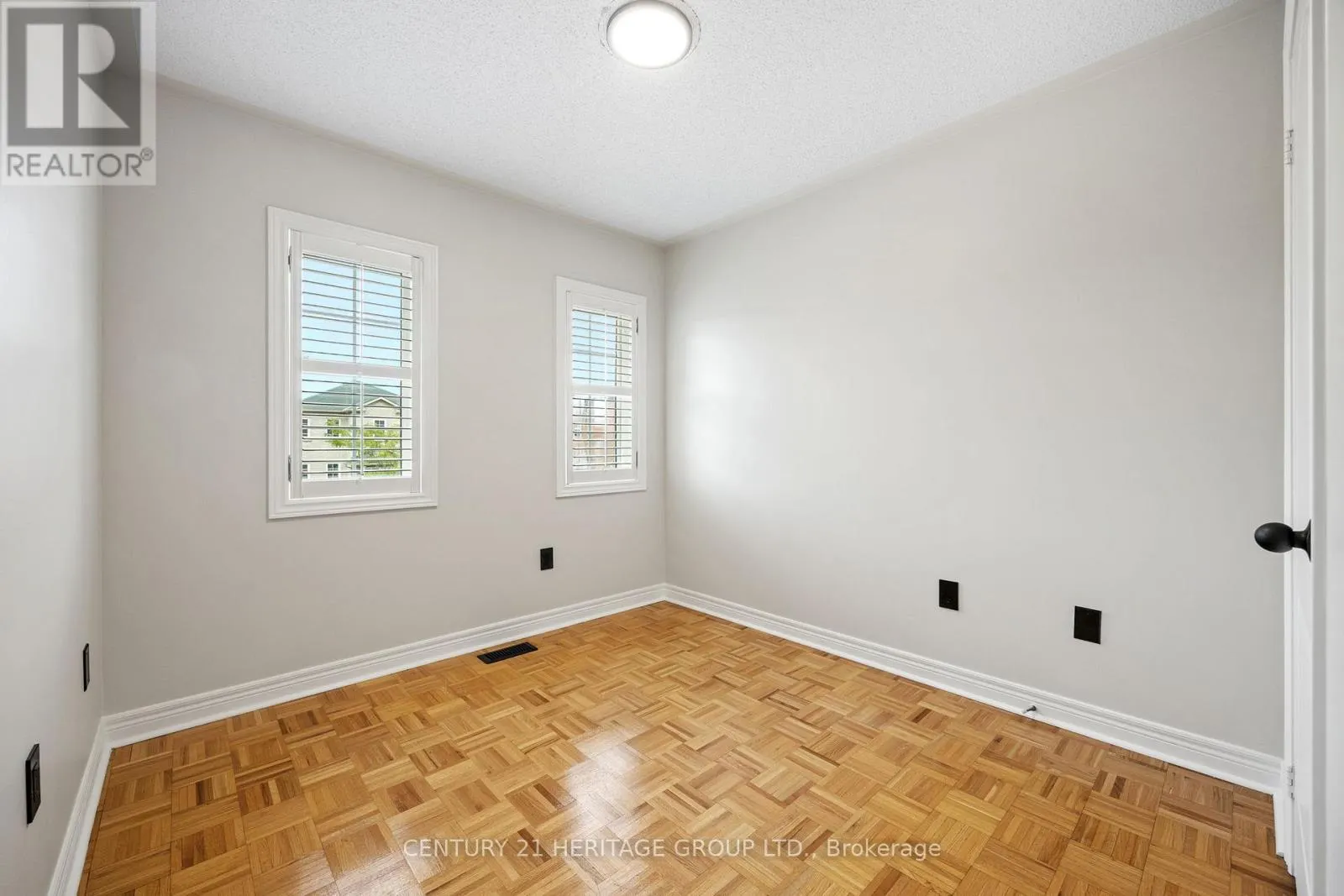 25 WILDBERRY CRESCENT