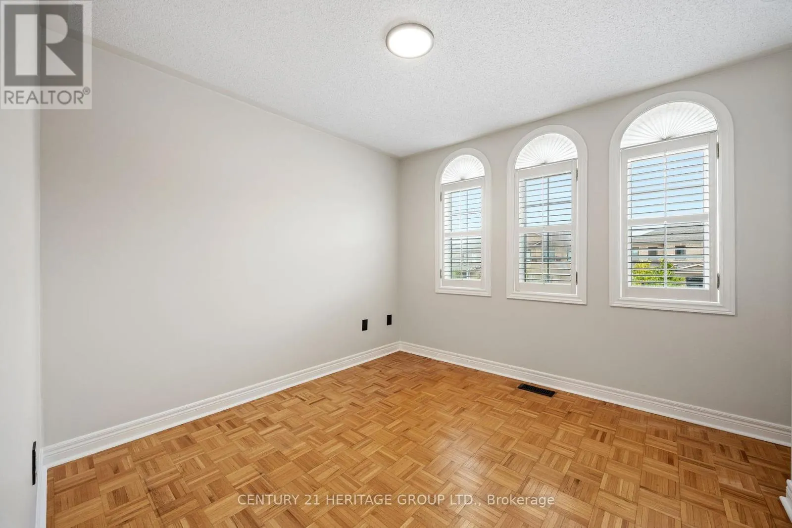 25 WILDBERRY CRESCENT