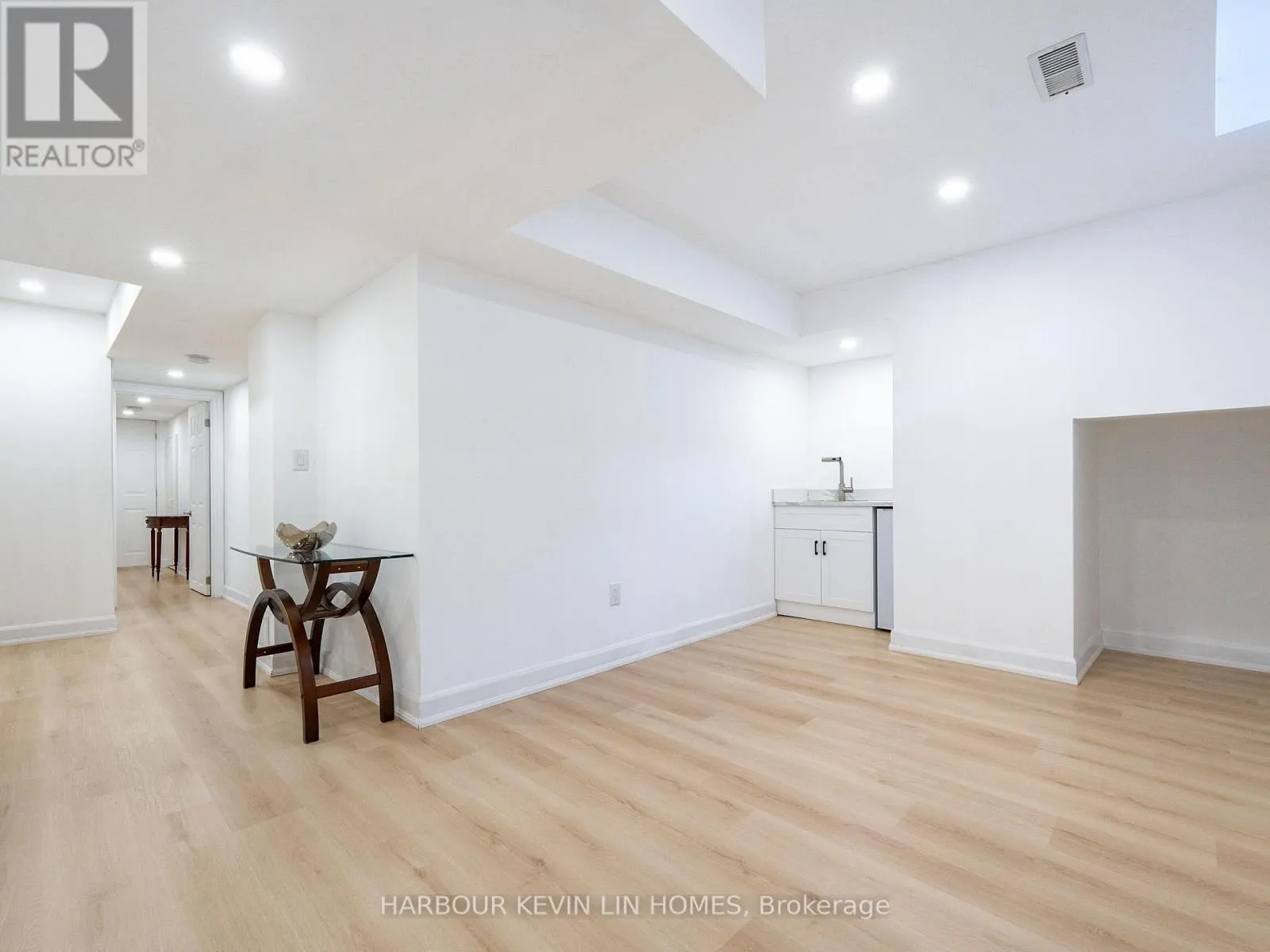 84 GRASSLANDS AVENUE