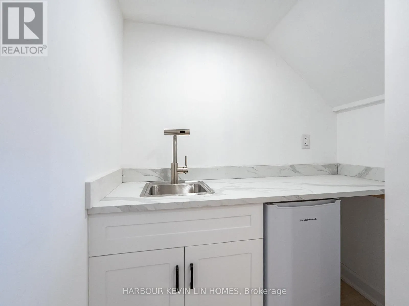 84 GRASSLANDS AVENUE