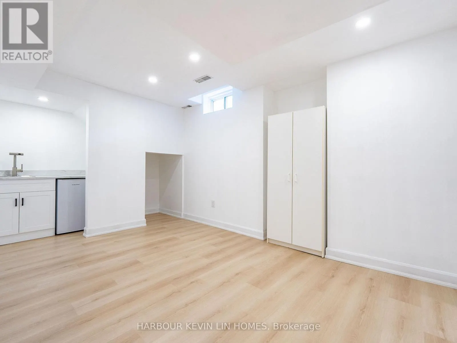 84 GRASSLANDS AVENUE
