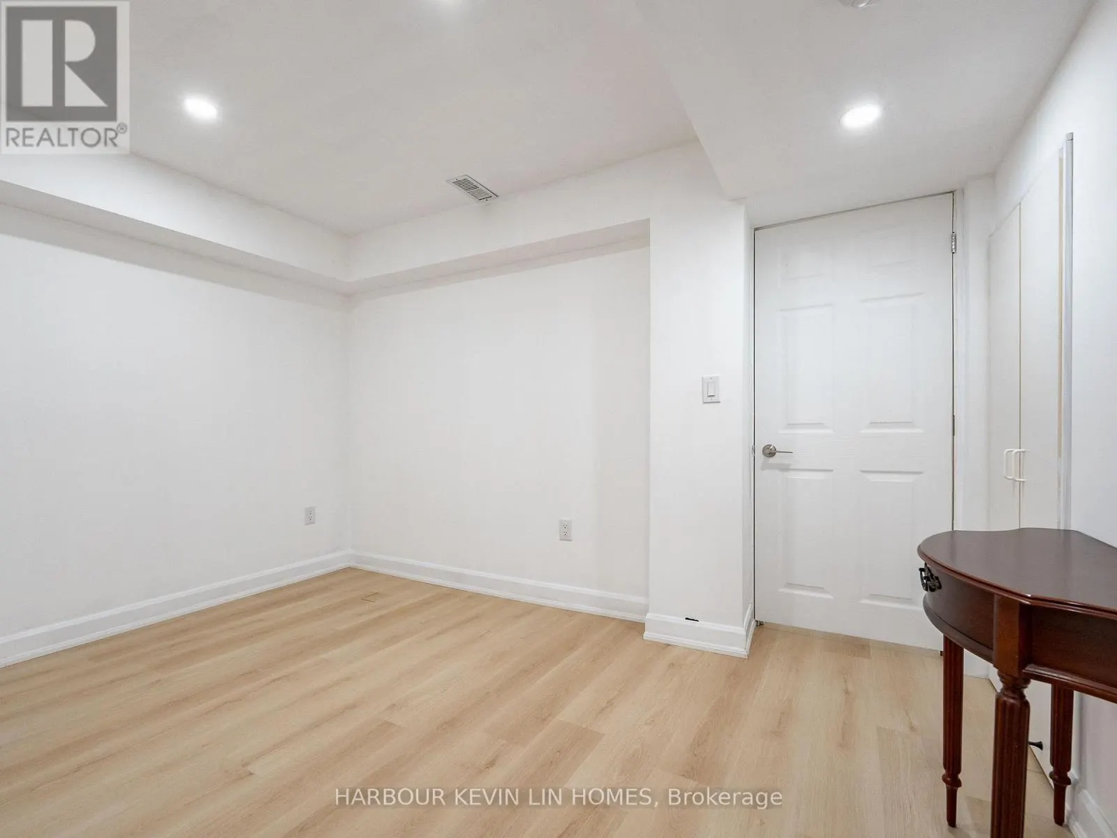 84 GRASSLANDS AVENUE