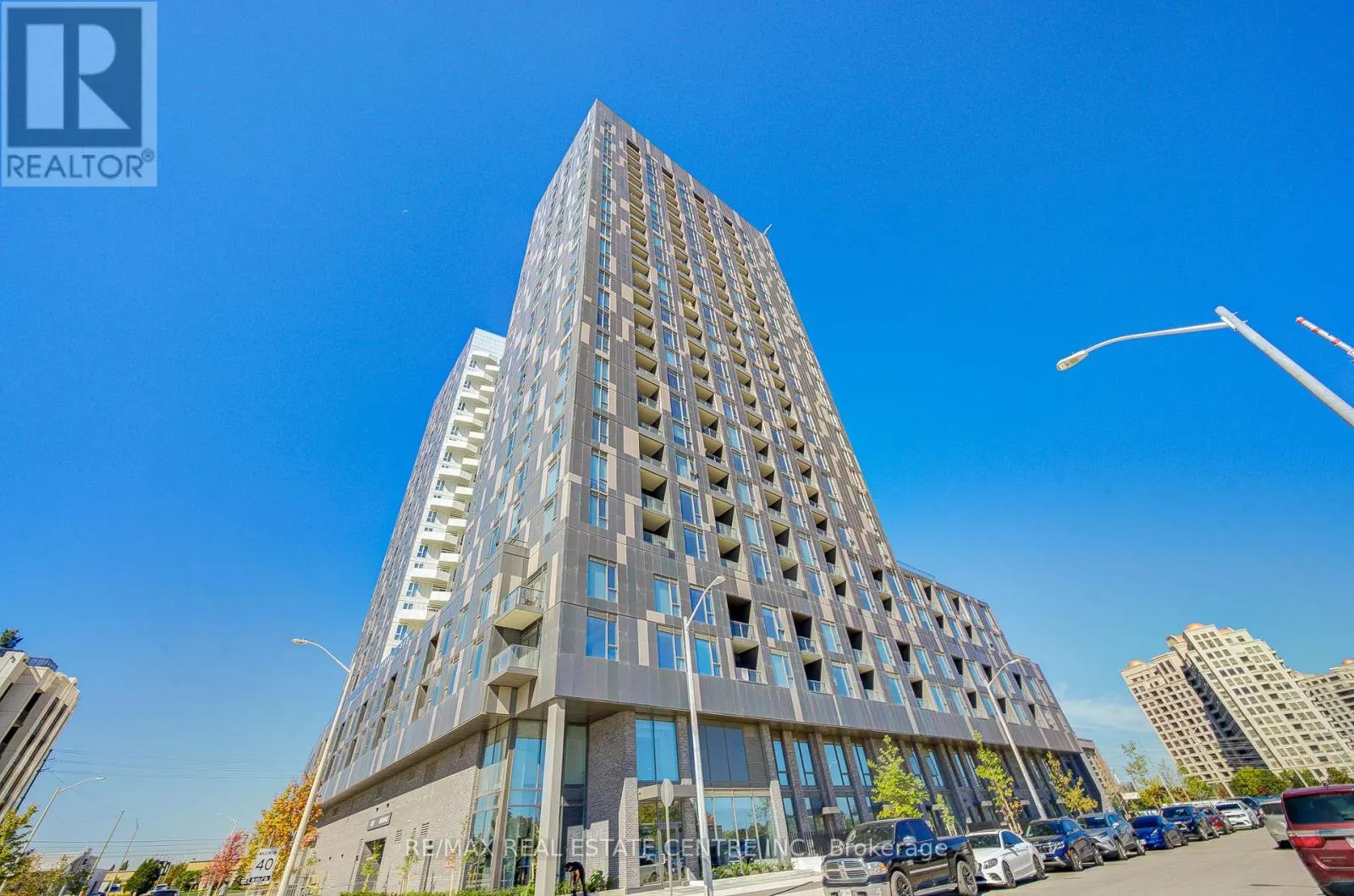 2204 - 474 CALDARI ROAD