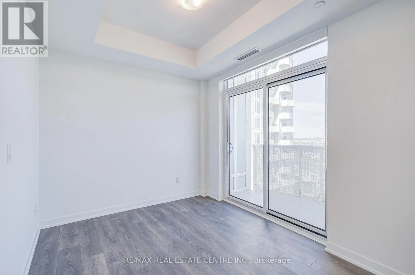 2204 - 474 CALDARI ROAD