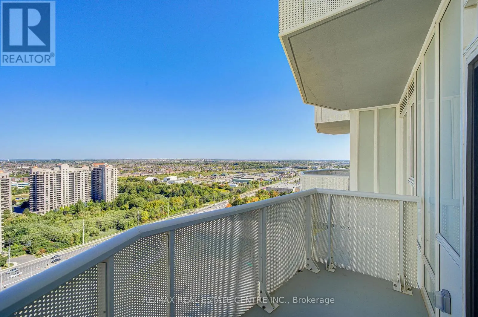 2204 - 474 CALDARI ROAD