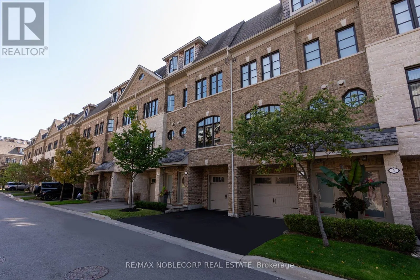 5 - 9 POWSELAND CRESCENT