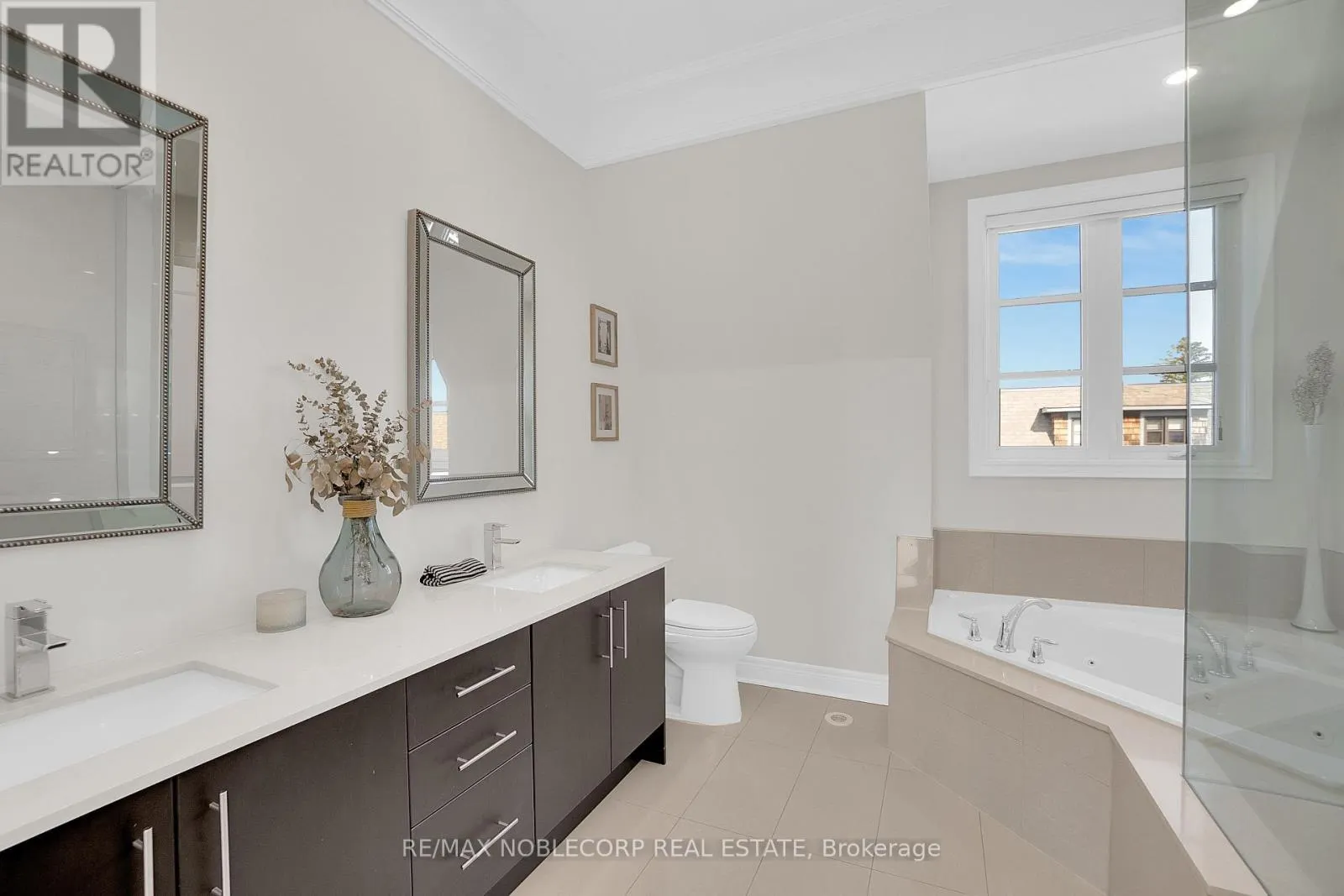 5 - 9 POWSELAND CRESCENT