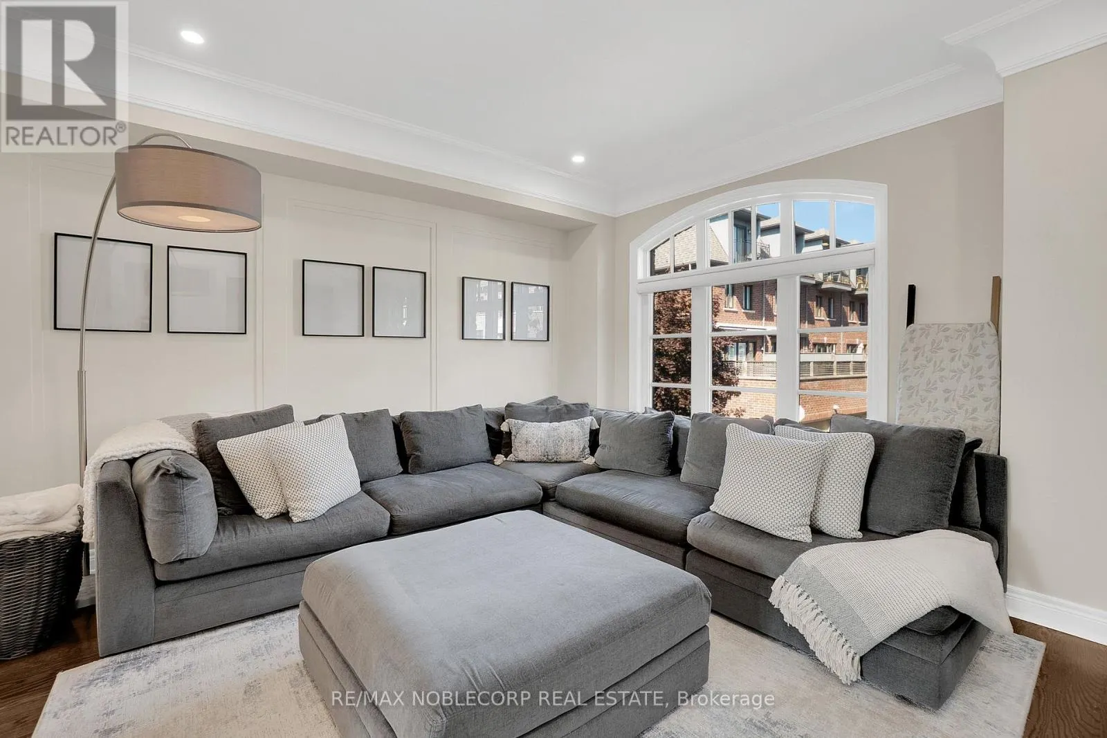 5 - 9 POWSELAND CRESCENT