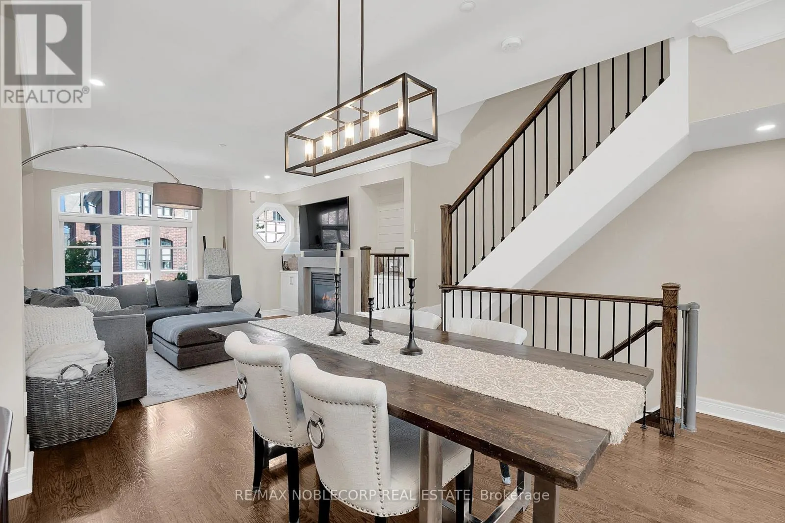 5 - 9 POWSELAND CRESCENT