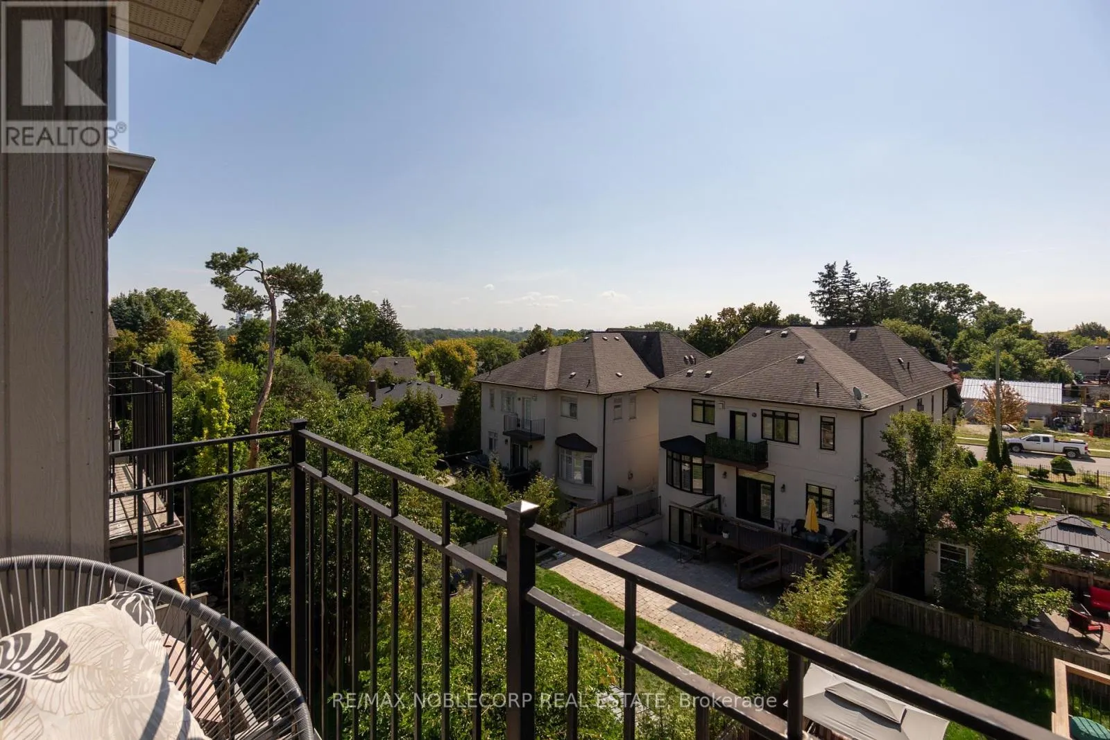 5 - 9 POWSELAND CRESCENT