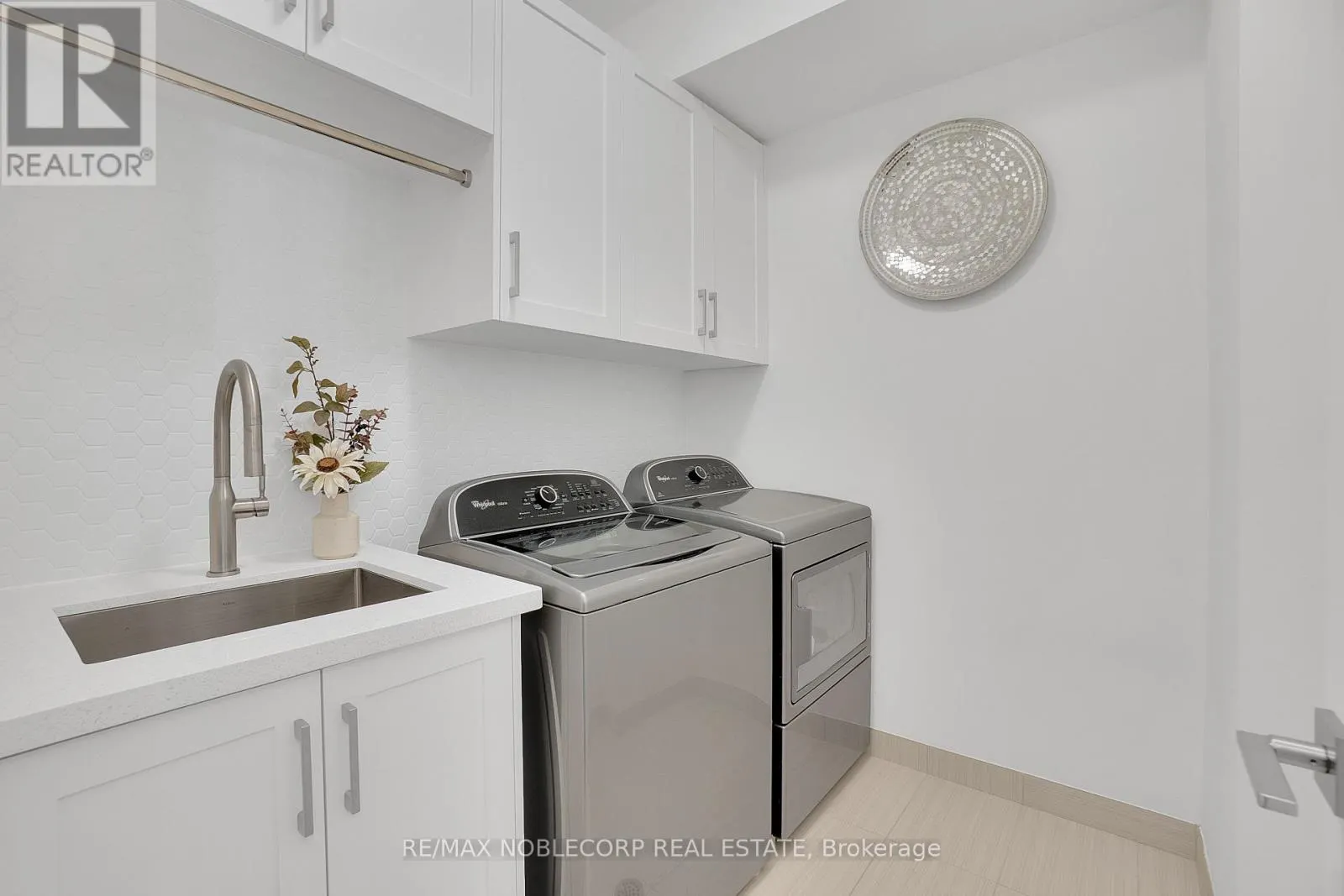 5 - 9 POWSELAND CRESCENT