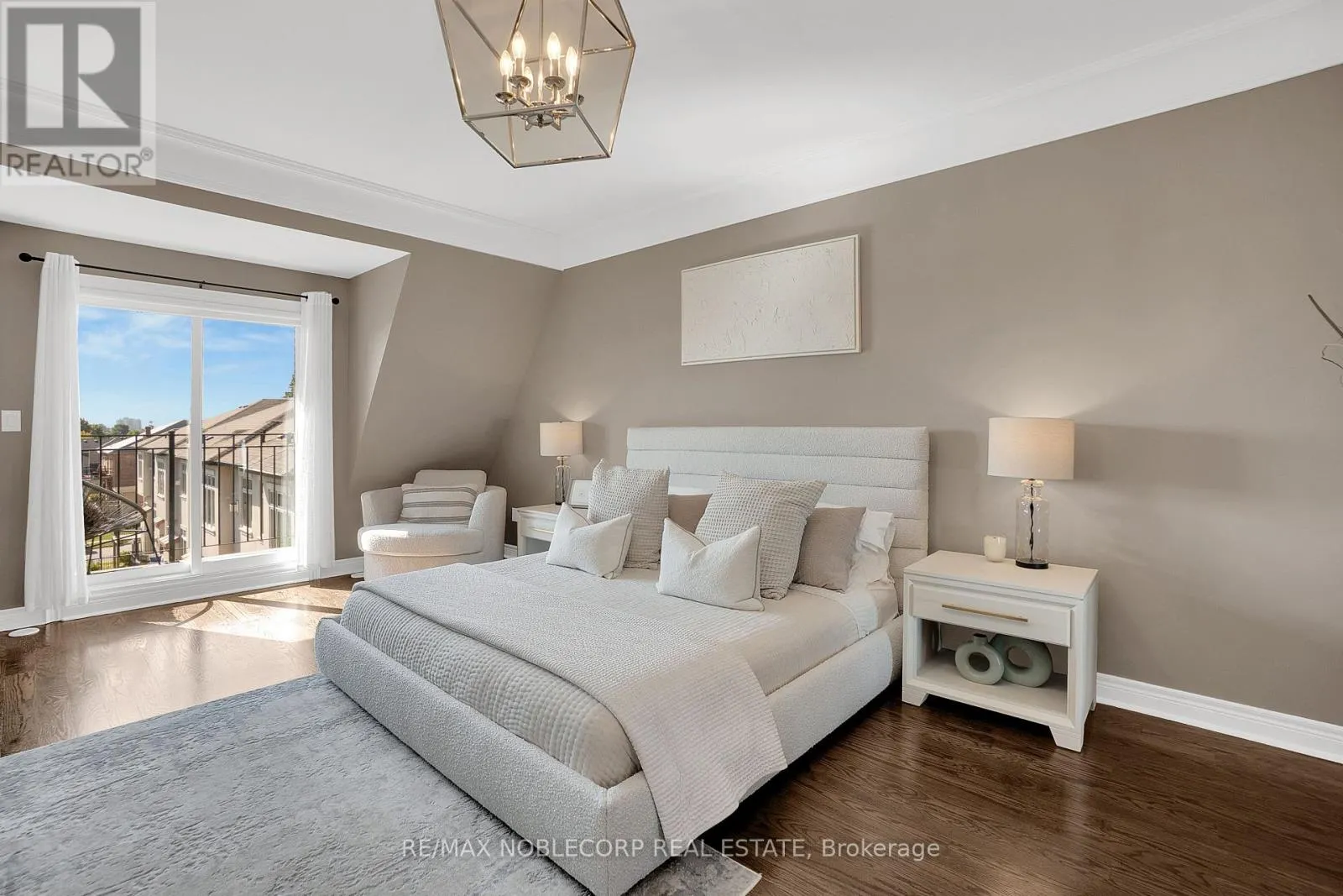 5 - 9 POWSELAND CRESCENT