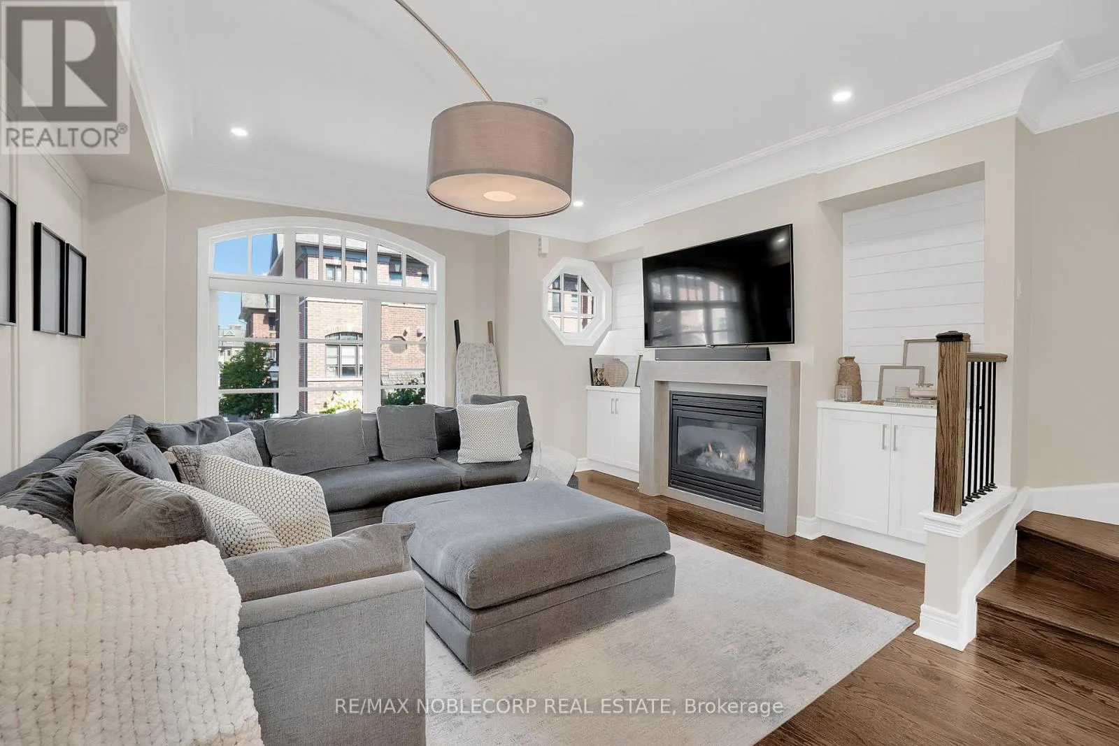 5 - 9 POWSELAND CRESCENT