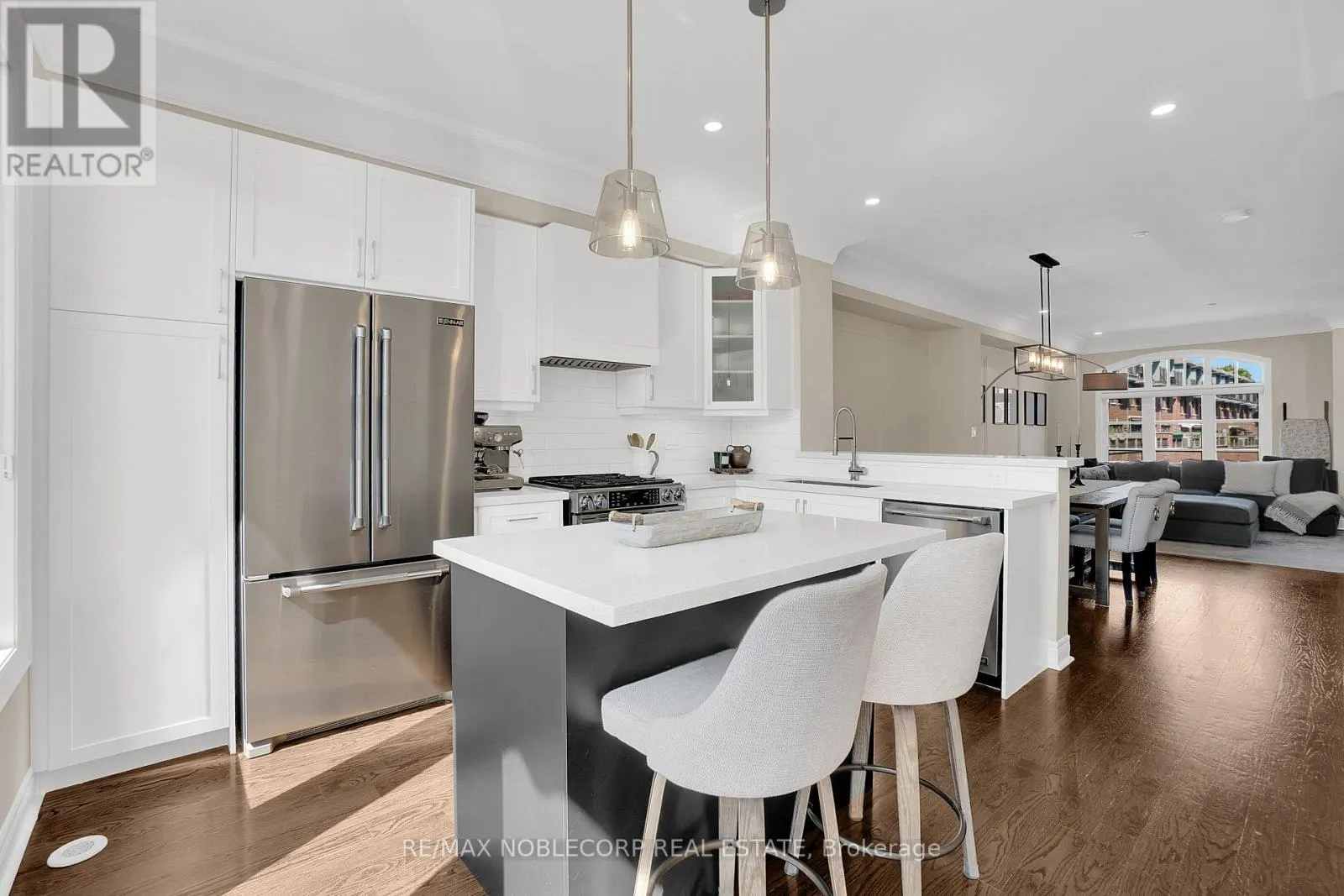 5 - 9 POWSELAND CRESCENT