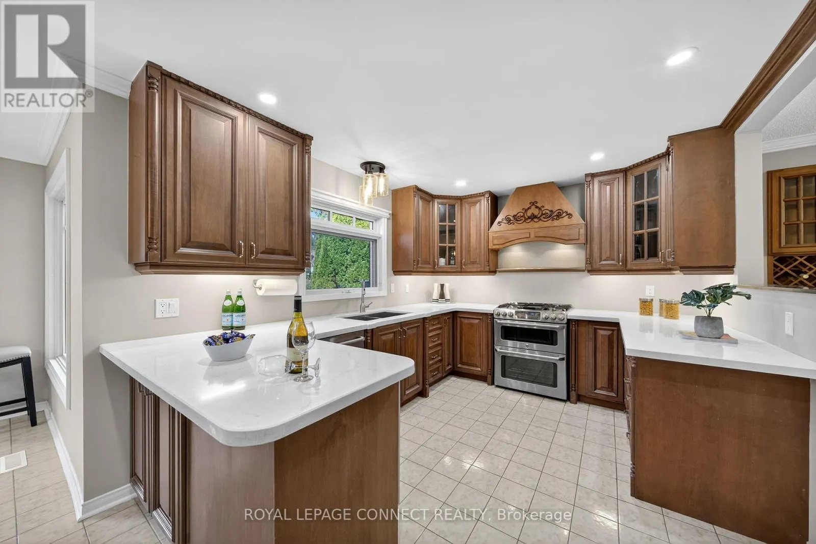 90 GOLF LINKS DRIVE
