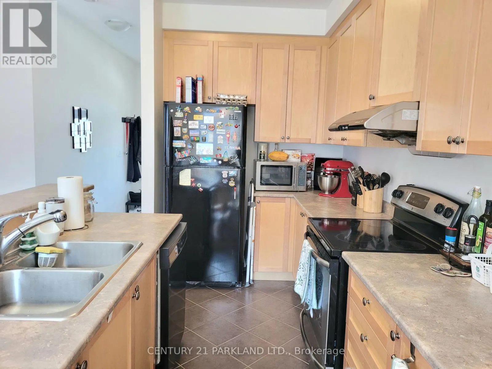 23 OVERHOLD CRESCENT