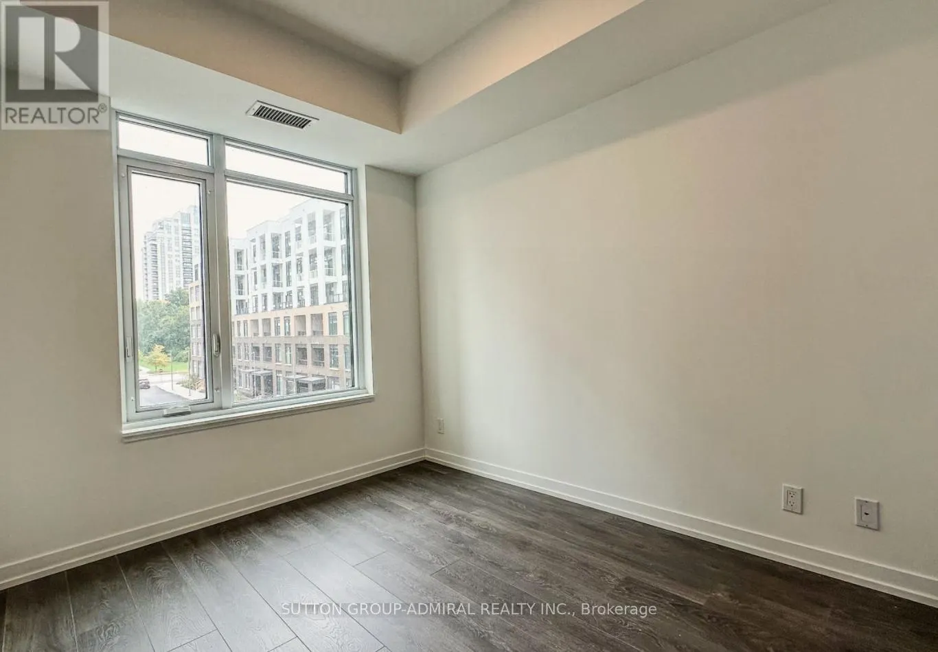 307 - 8 BEVERLEY GLEN BOULEVARD