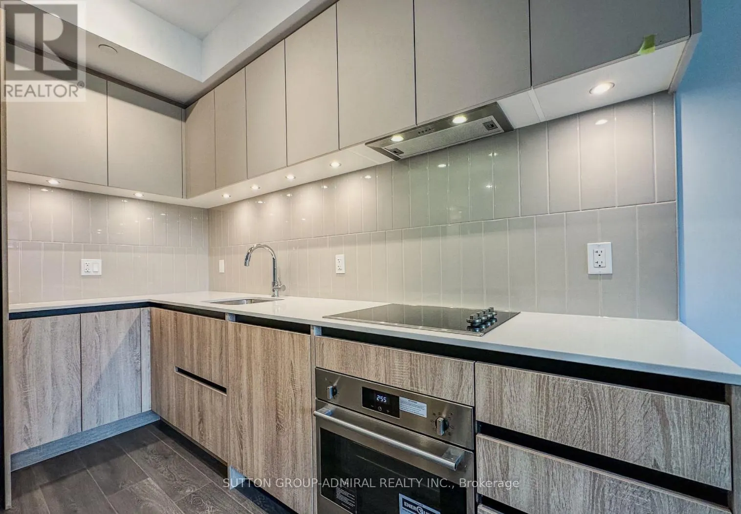 307 - 8 BEVERLEY GLEN BOULEVARD