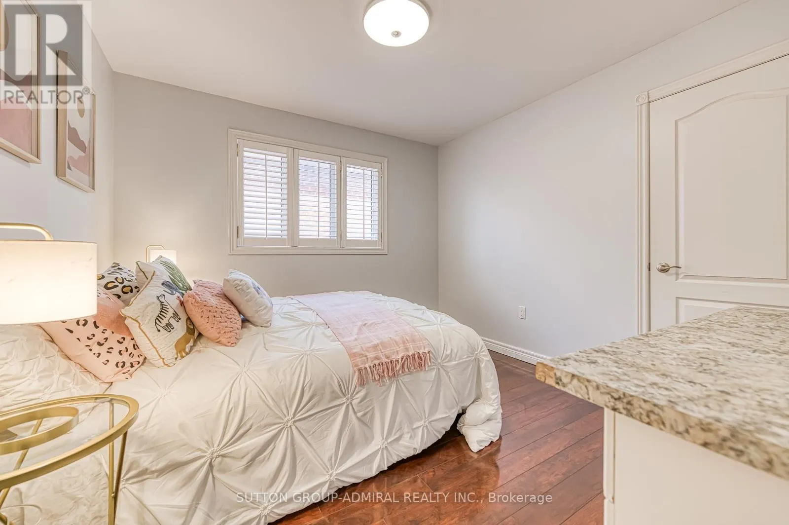 11 SAINT AVENUE