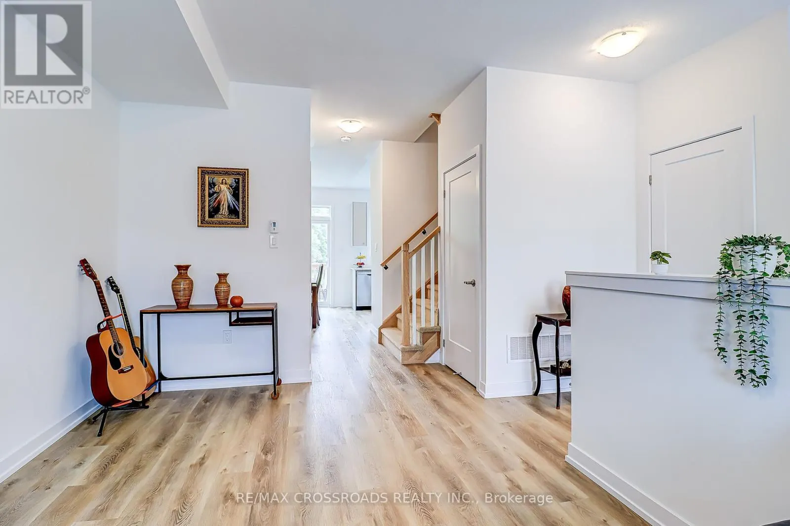 64 LYALL STOKES CIRCLE