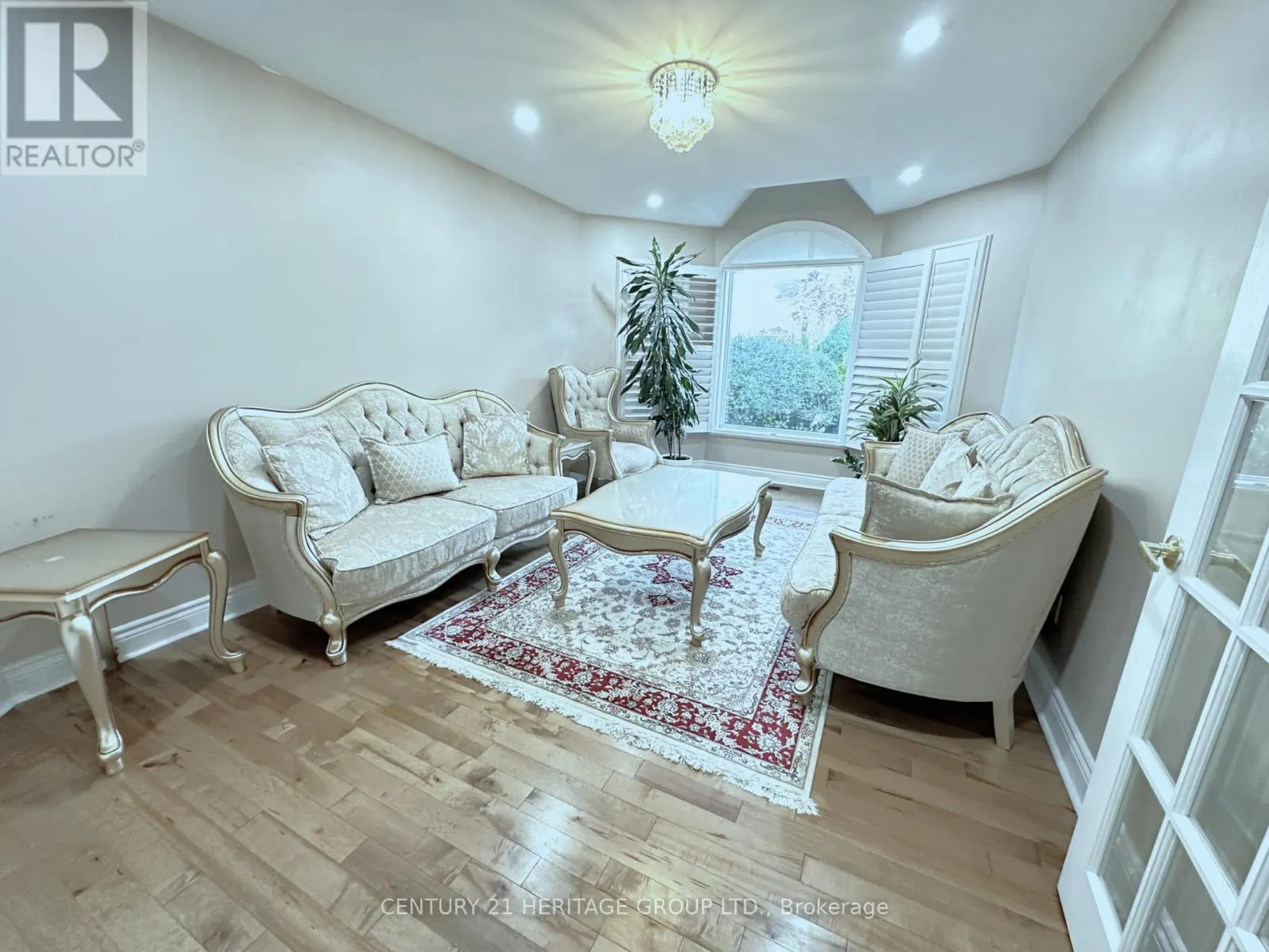 192 COVENT CRESCENT