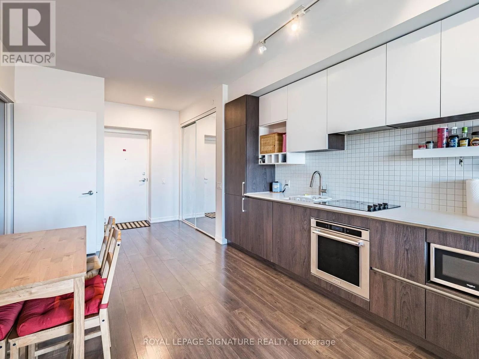 601 - 950 PORTAGE PARKWAY